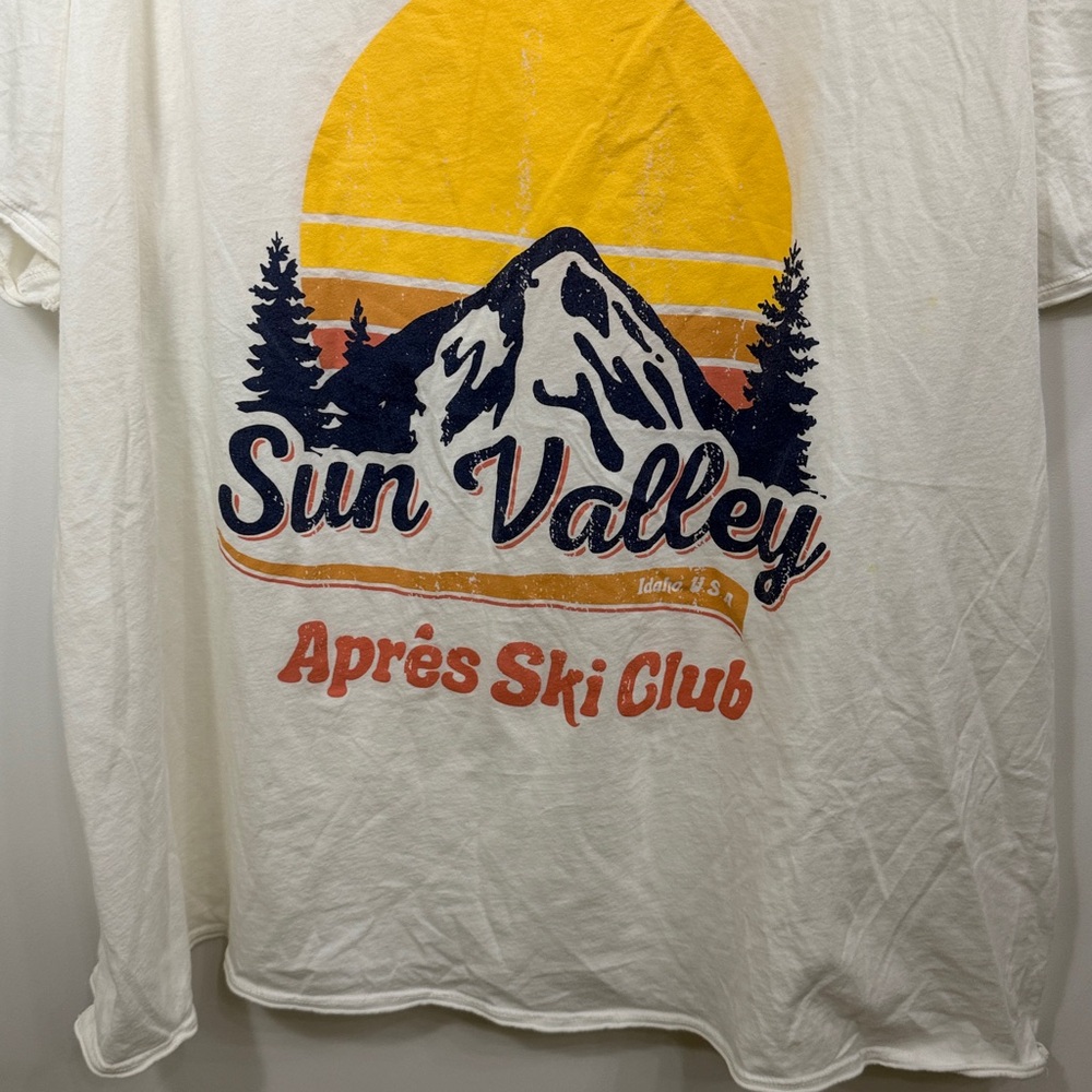 Show Me Your MuMu Women’s graphic short sleeve T- shirt size extra large. - Picture 3 of 7